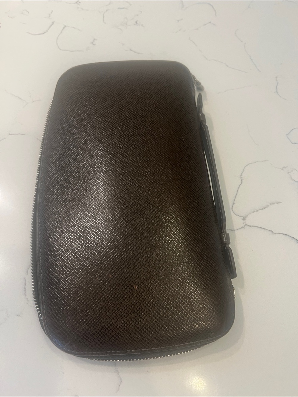 Dark Brown Textured Zip Wallet LV
Atoll ( taiga leather )